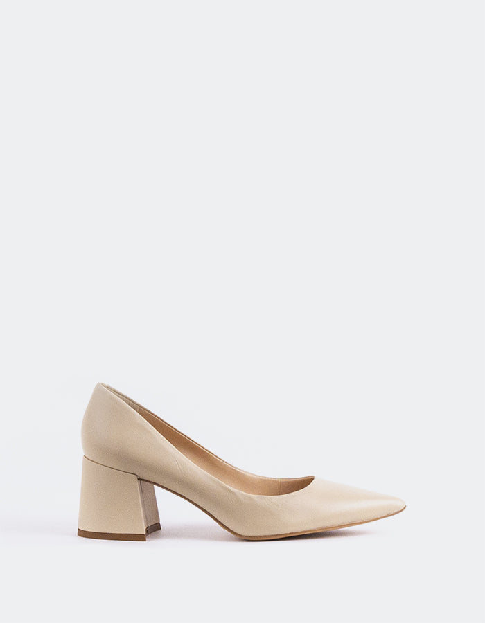 L'INTERVALLE Josephine Women's Shoe Mid Heel Pumps Off White Leather L'INTERVALLE Josephine Women's Shoe Mid Heel Pumps Off White Leather