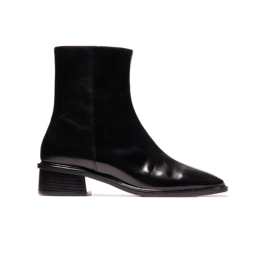 Dubbo Black Leather
