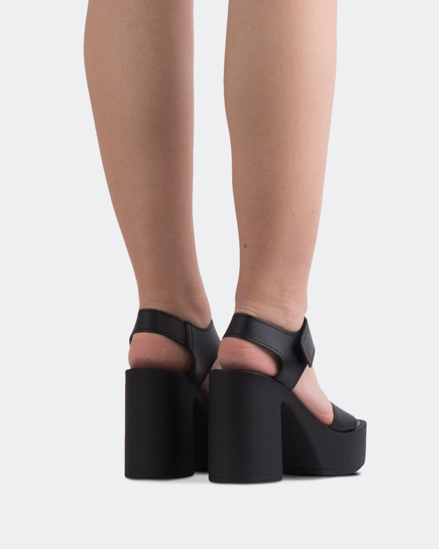 L'INTERVALLE Amical Women's Sandal Platform Black Leather