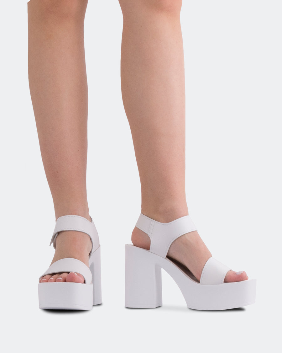 L'INTERVALLE Amical Women's Sandal Platform White Leather