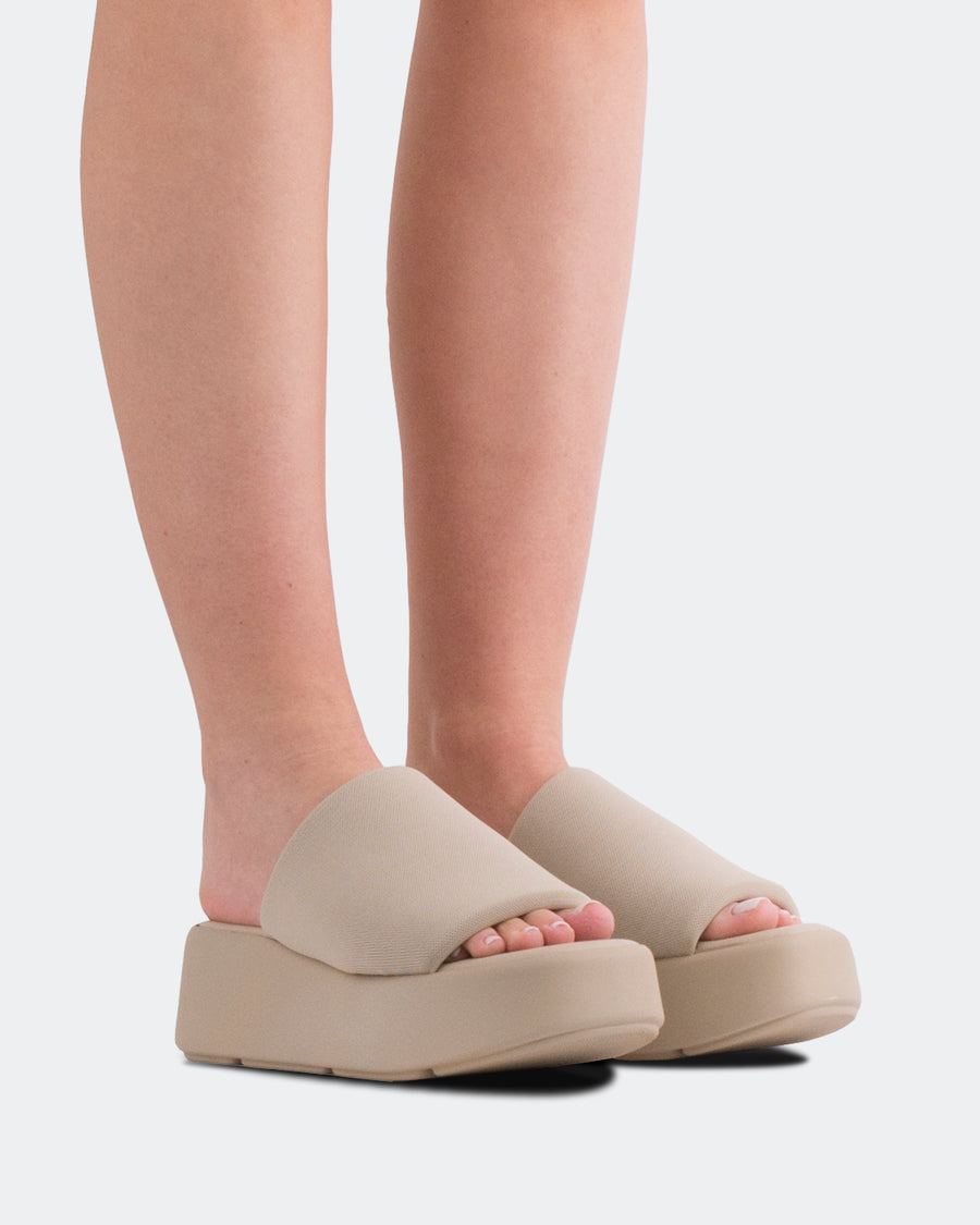 L’INTERVALLE Harlow Women’s Sandals Casual Wedge Cream Lycra 