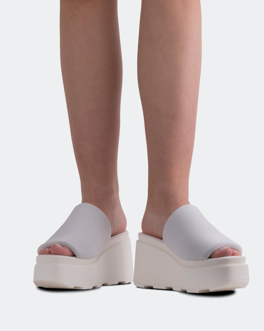 L'INTERVALLE Jenner Women's Sandal Wedge White Lycra