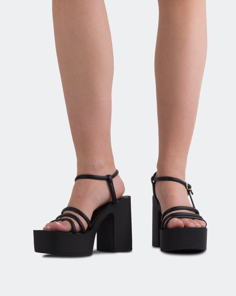 L’INTERVALLE—Women’s Sandals Casual Platform Black Leather 