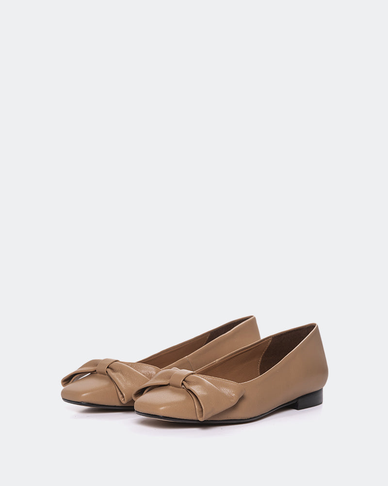L'INTERVALLE Admiralty Women's Shoe Pumps Camel Leather