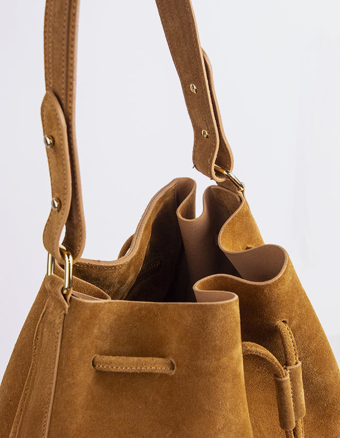 L'INTERVALLE Aldie Women's Handbag Cognac Suede