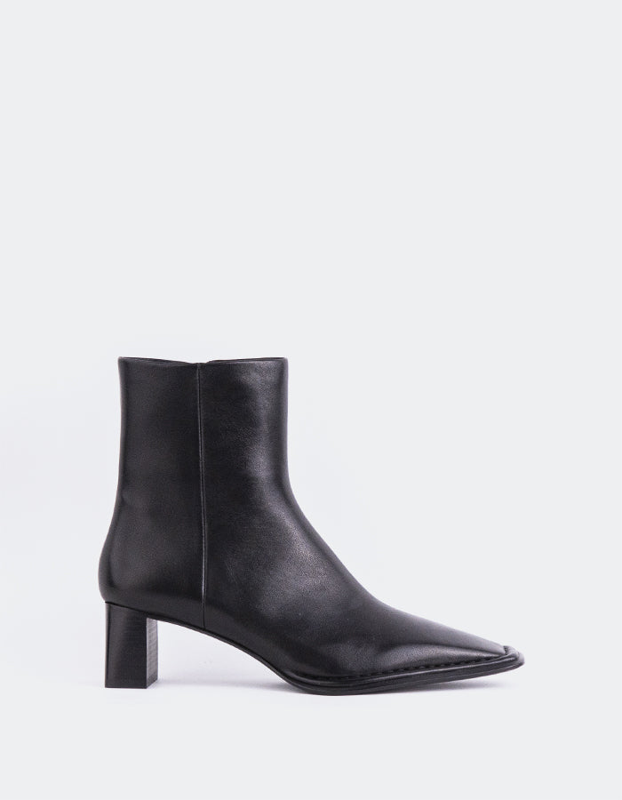 L'INTERVALLE Caelum Bottes pour femmes en cuir Noir