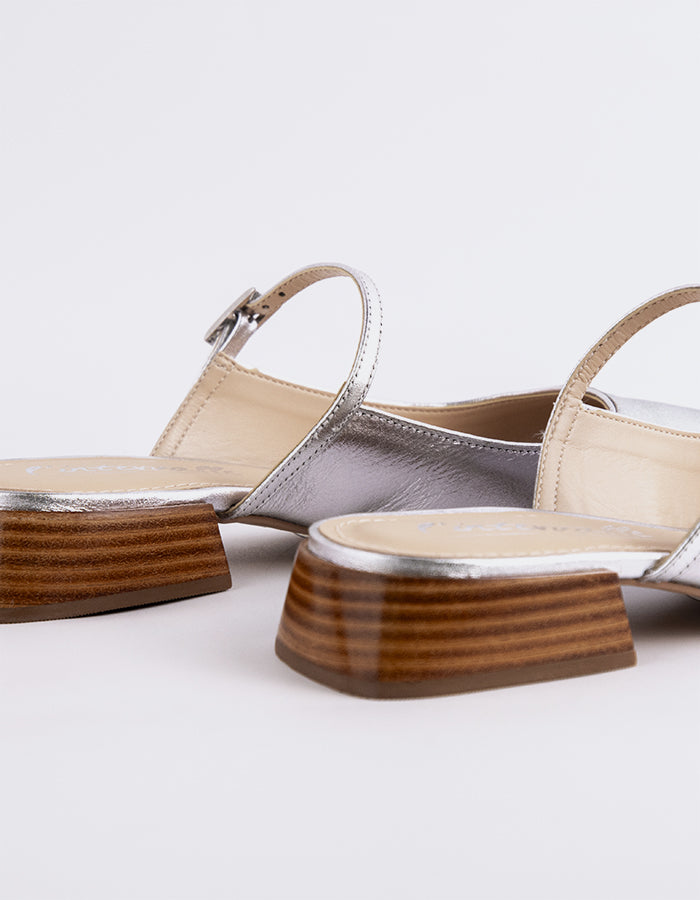 L'INTERVALLE Calantha Chaussures mules à lanières pour femmes en cuir Argent