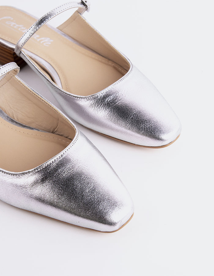 L'INTERVALLE Calantha Chaussures mules à lanières pour femmes en cuir Argent