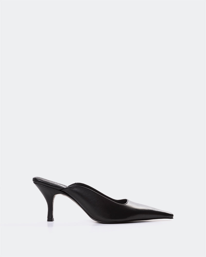 L'INTERVALLE Carthan Chaussures pour femmes Mule à talon moyen Noir Cuir
