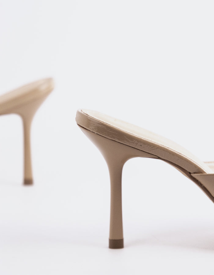 L'INTERVALLE Carys Chaussures mules à talon haut pour femmes Nu Naplack