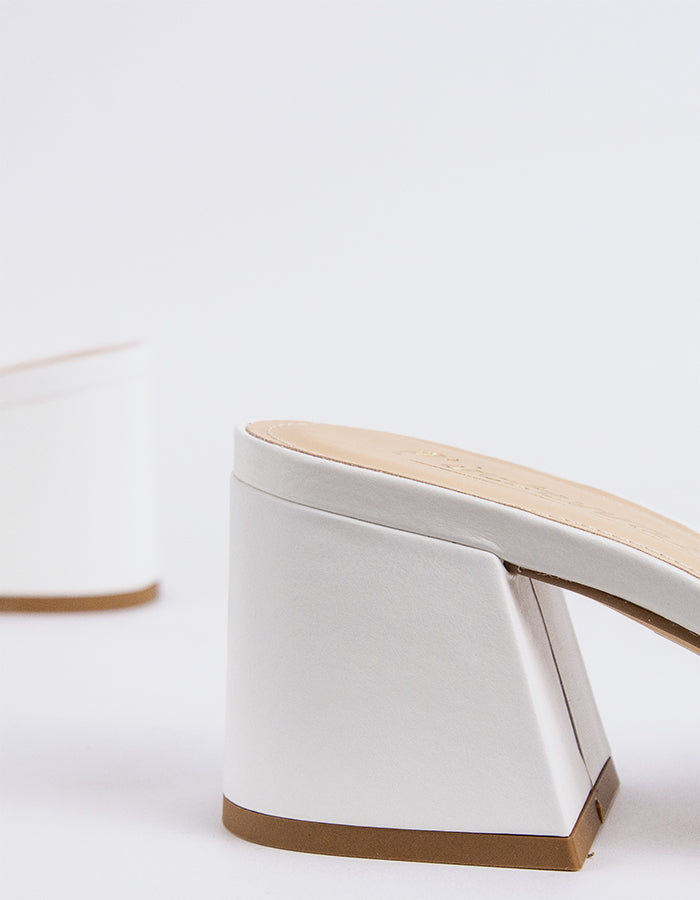 L'INTERVALLE Clarabelle Sandales à mules pour femmes Cuir blanc