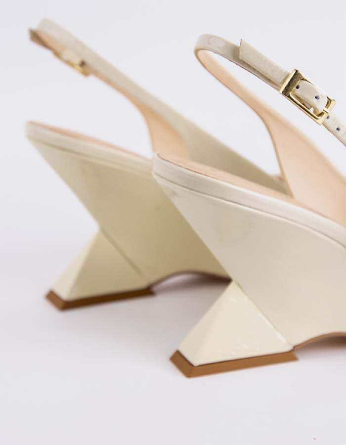 L'INTERVALLE Cressida Femmes Wedge Escarpins à Bride Arrière Shoes Blanc Cassé Naplack