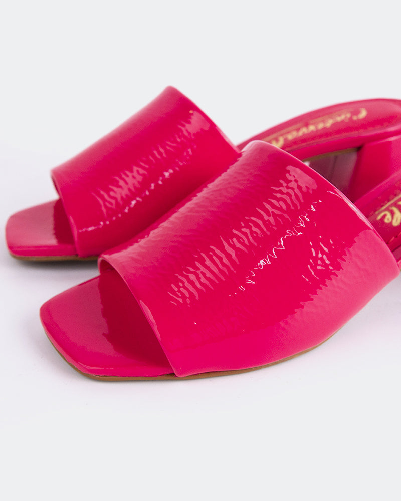 L'INTERVALLE Fortunata Women's Shoe Mule Sandal Fuchsia Naplack