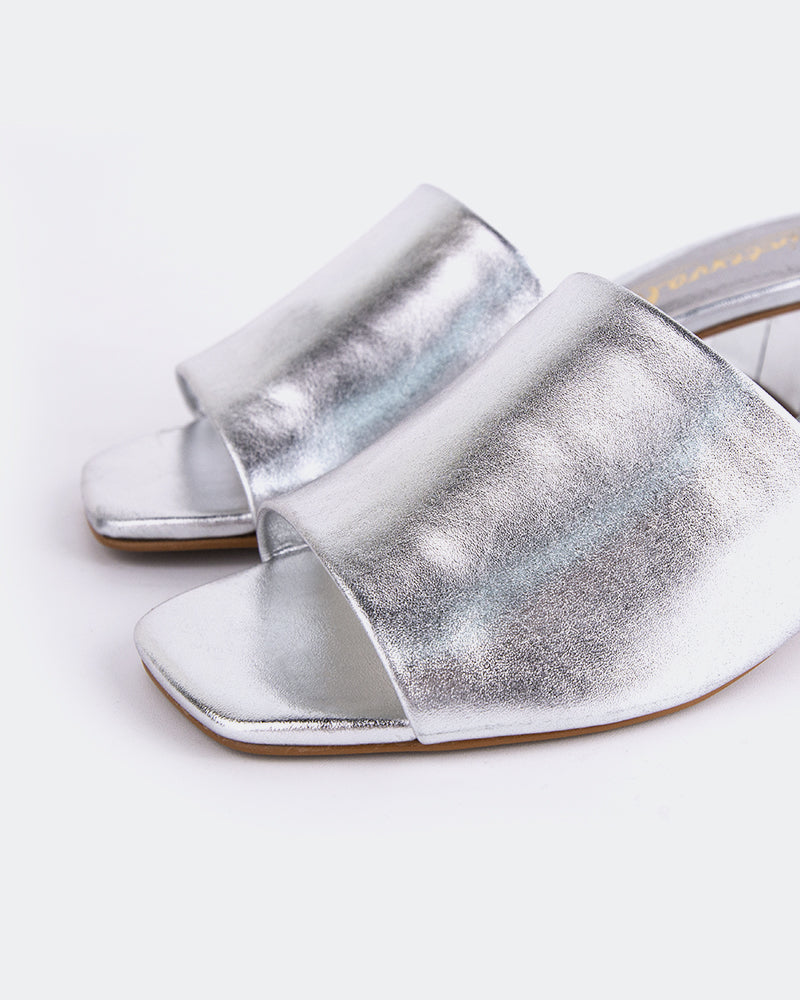 L'INTERVALLE Fortunata Women's Shoe Mule Sandal Silver Metal