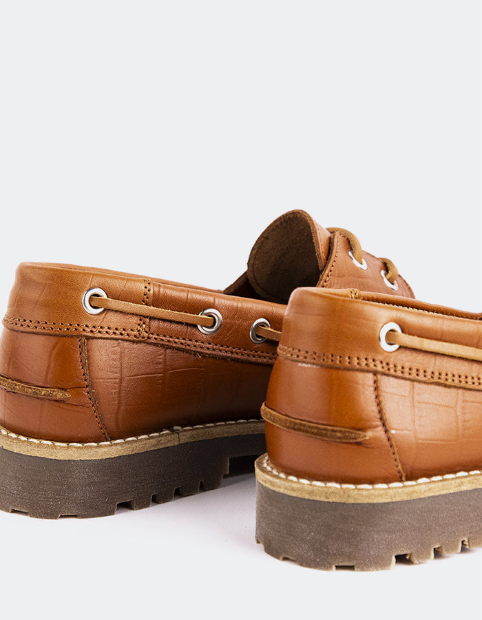 L'INTERVALLE Gaia Chaussure de Boat Loafer Chestnut Croco pour femmes