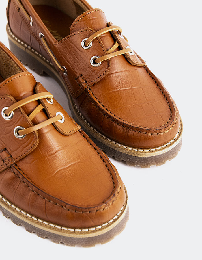 L'INTERVALLE Gaia Chaussure de Boat Loafer Chestnut Croco pour femmes