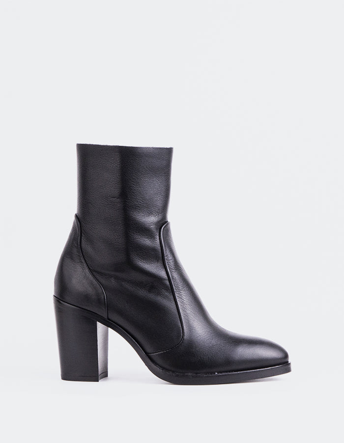 L'INTERVALLE Giove Women's Ankle Boots Black Leather