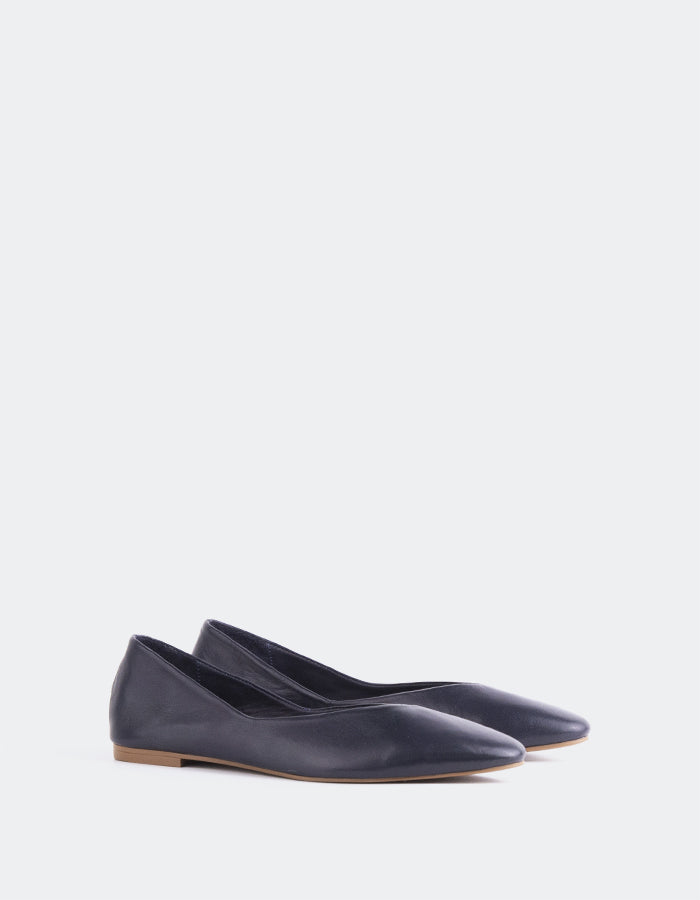 L'INTERVALLE Glissandra Women's Ballet Flats Navy Leather (7119323693136)