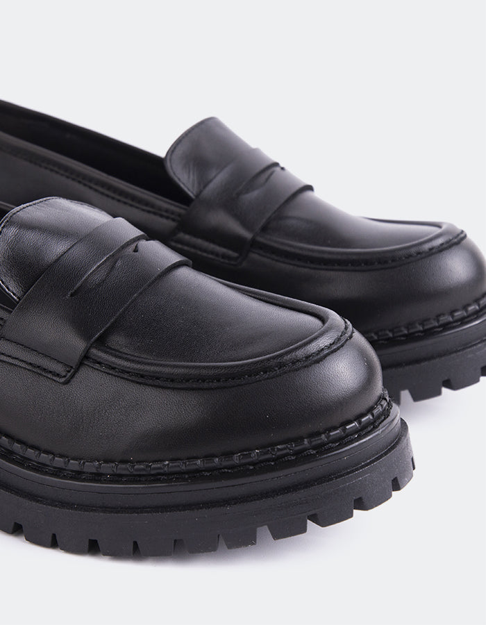 L'INTERVALLE Goffredo Women's Penny Loafers Black Leather