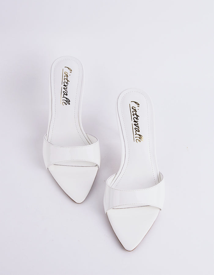 L'INTERVALLE Hedel Femmes Mule Sandales Blanc Cassé Verni