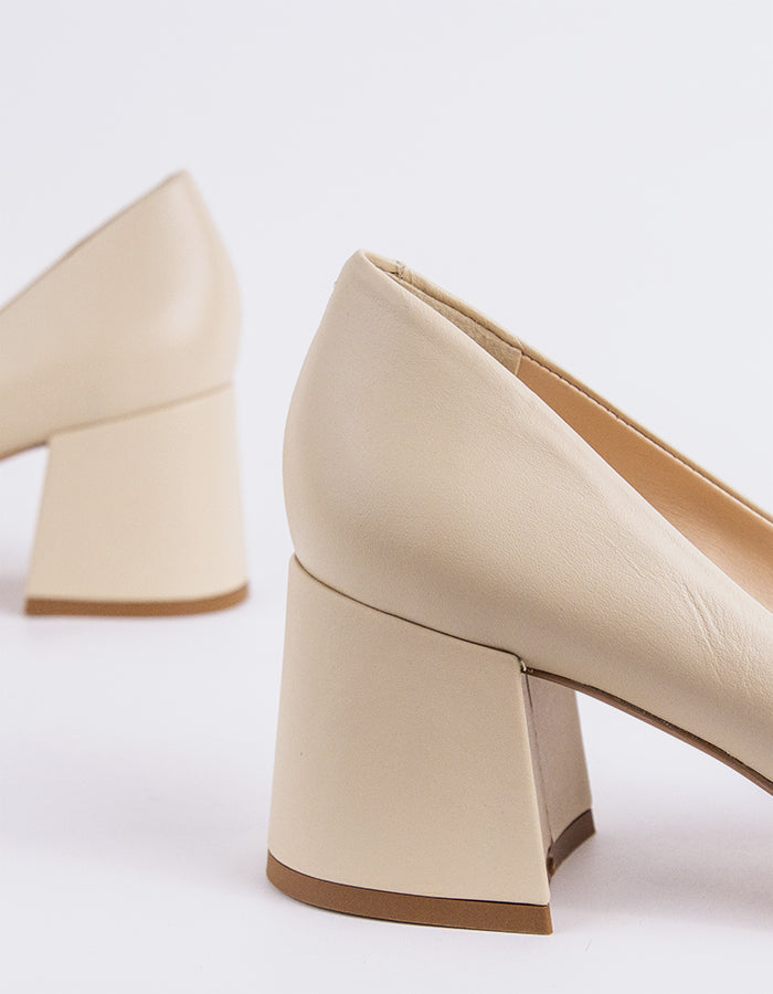 L'INTERVALLE Josephine Women's Shoe Mid Heel Pumps Off White Leather