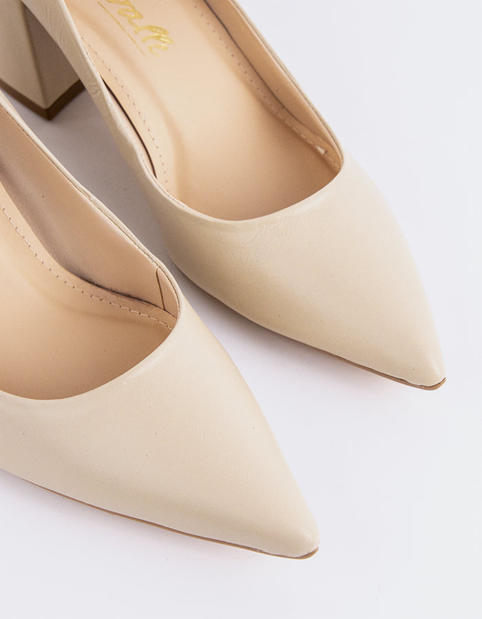 womens white leather dress pumps Classic White Leather Pump EU 34/US 4.5 / Extra Wide (D)