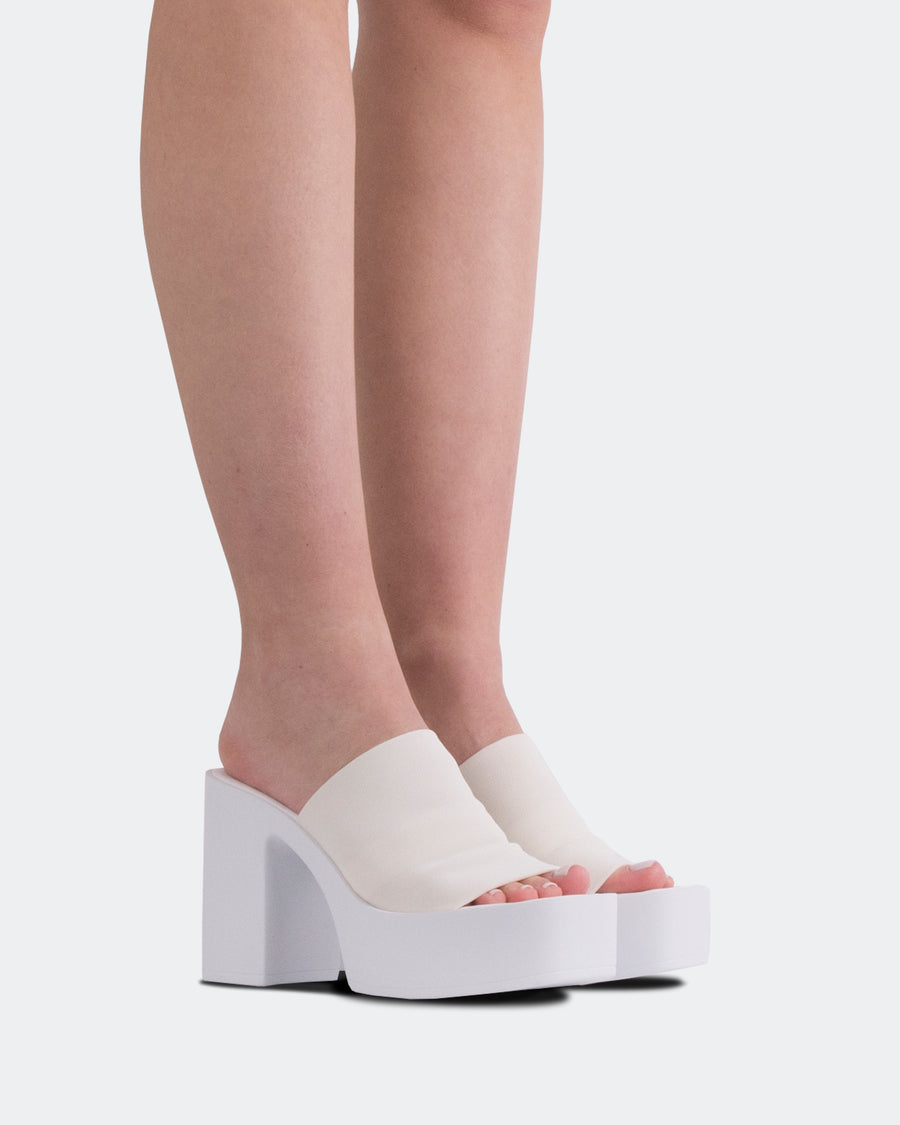 L'INTERVALLE Jourdan Women's Sandal Platform White Lycra
