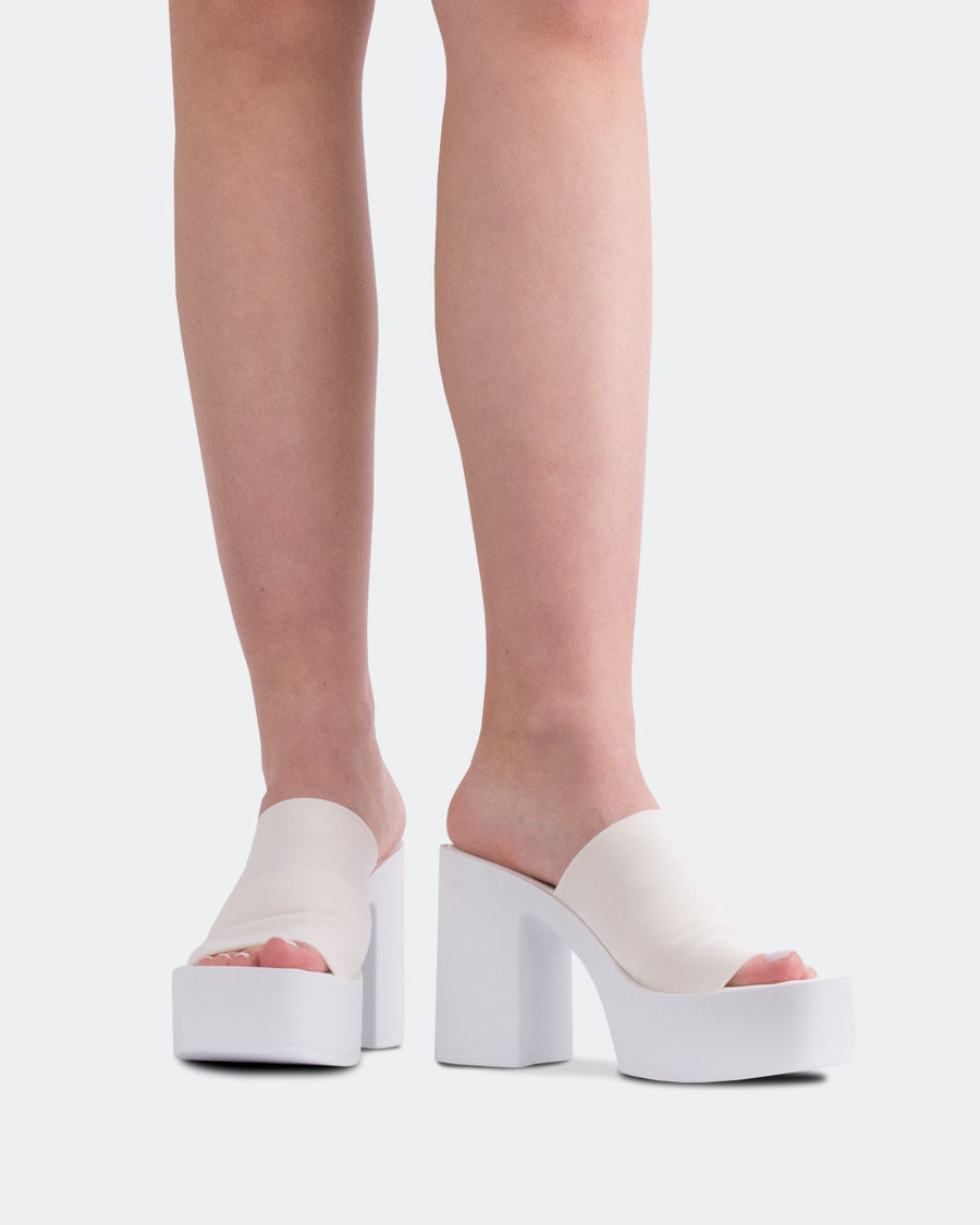L'INTERVALLE Jourdan Women's Sandal Platform White Lycra