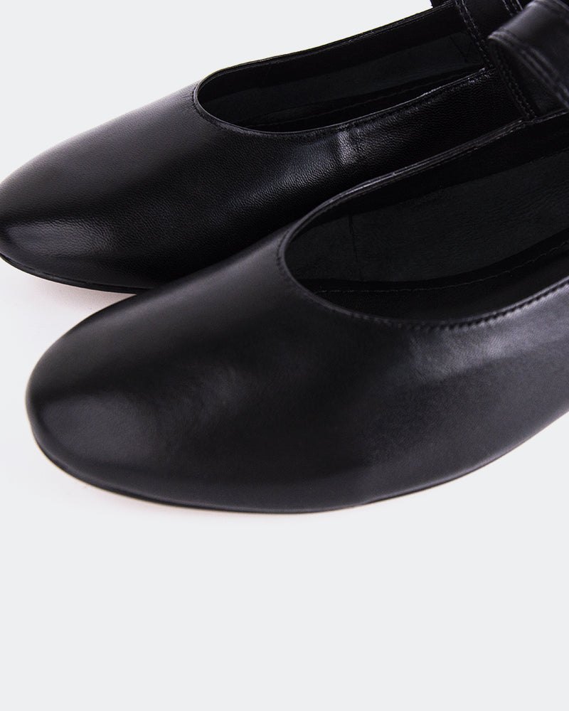 L'INTERVALLE Jurgita Chaussures pour femmes Ballerine Noir Cuir