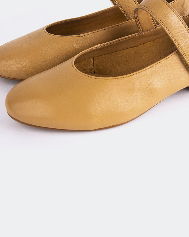 L'INTERVALLE Jurgita Women's Shoe Ballerina Camel Leather