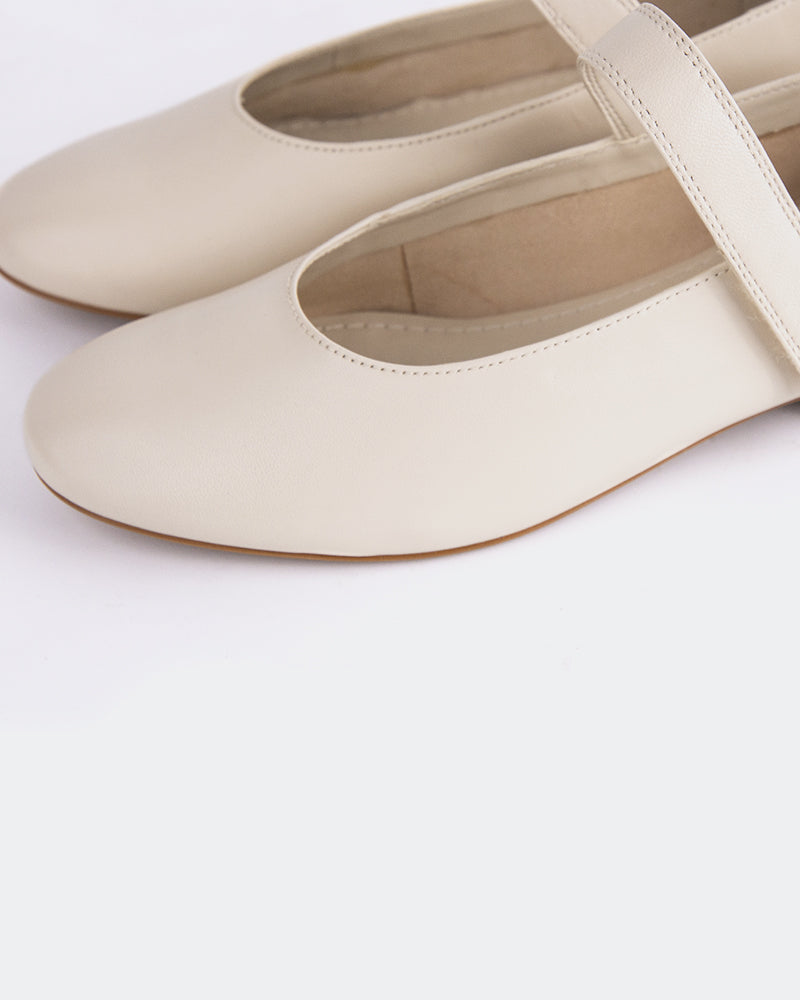L'INTERVALLE Jurgita Women's Shoe Ballerina Off White Leather
