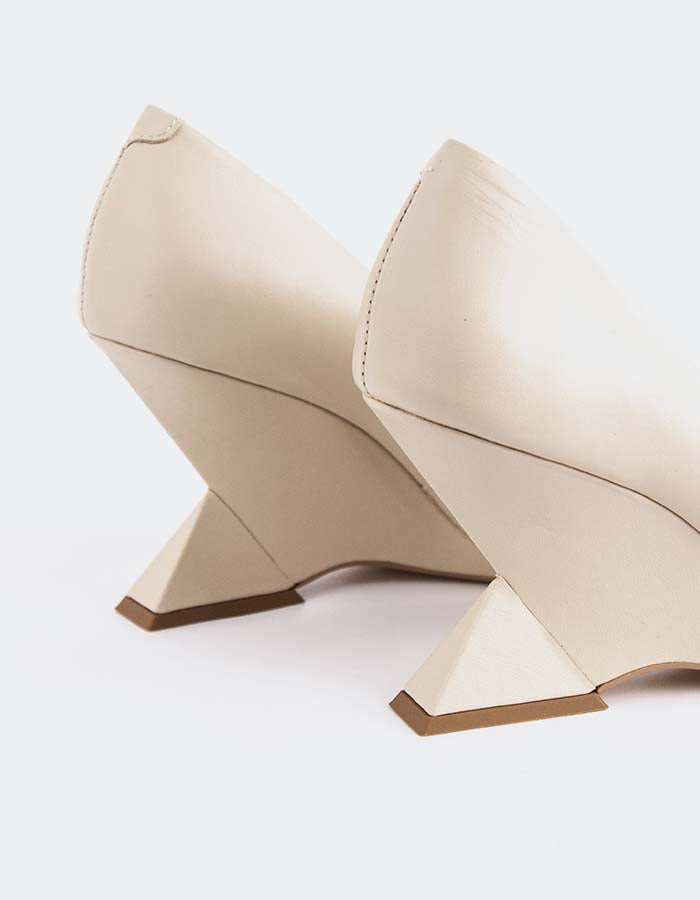 L'INTERVALLE Kressy Femmes Wedge Escarpins Blanc Cassé Leather