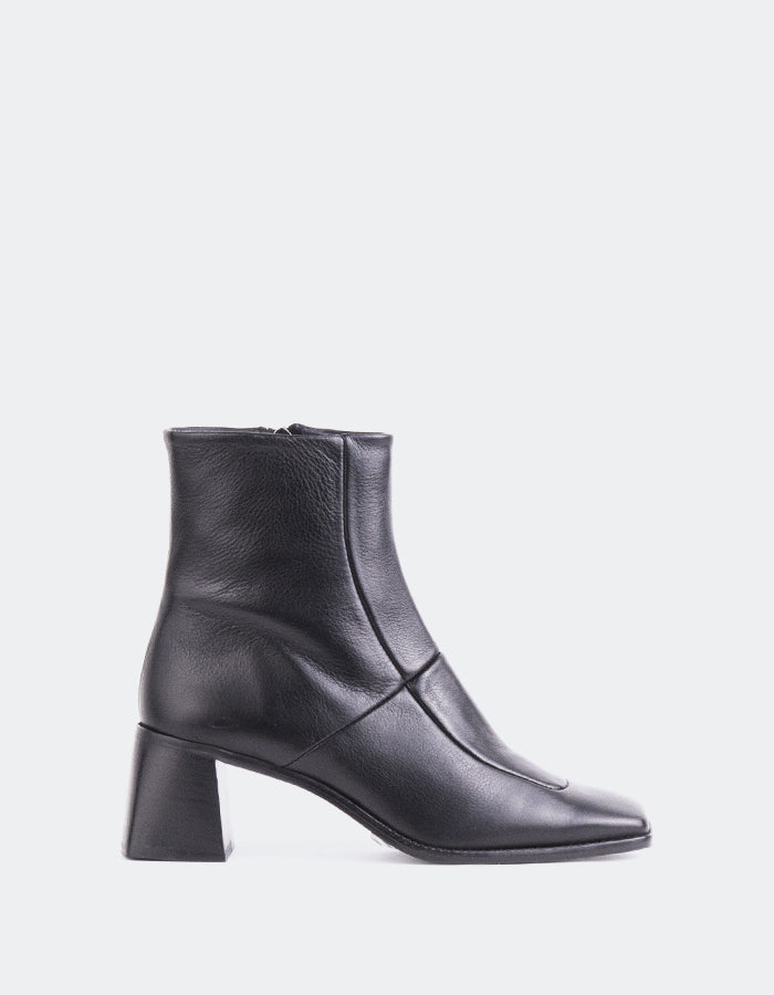 L'INTERVALLE Larino Women's Ankle Boots Black Leather