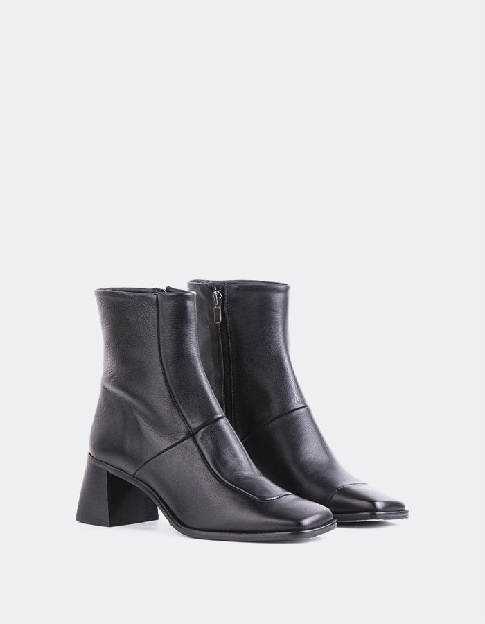 L'INTERVALLE Larino Women's Ankle Boots Black Leather