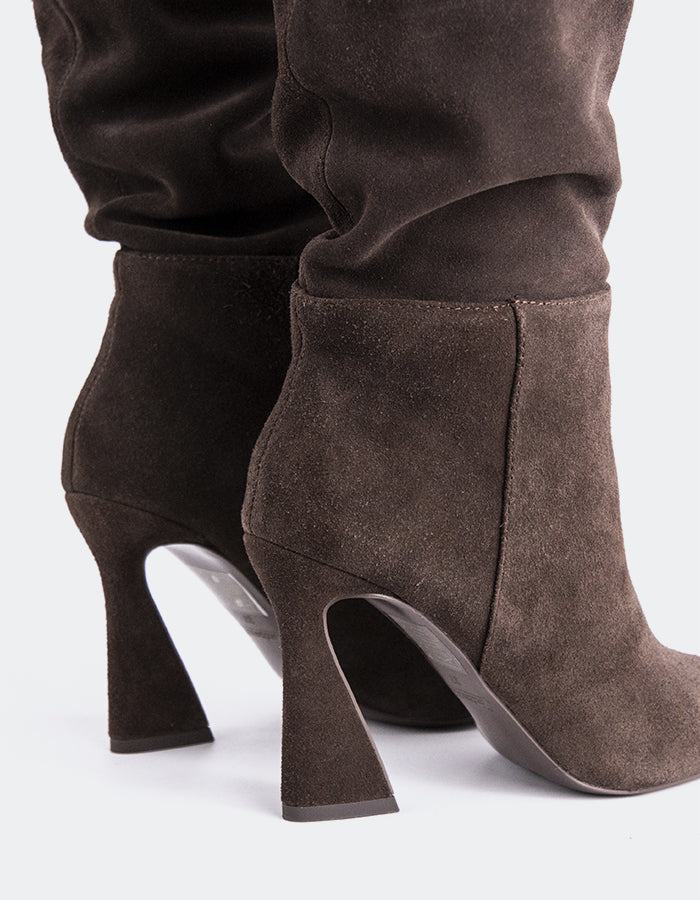 L'INTERVALLE Lerwick Bottes hautes à talons hauts pour femmes Brun Suède