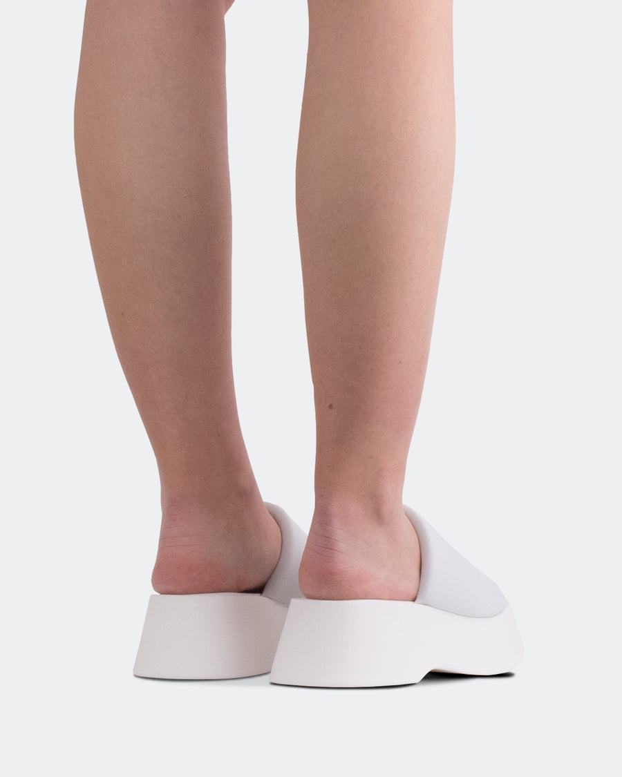 L'INTERVALLE Liu Women's Sandal Platform White Lycra