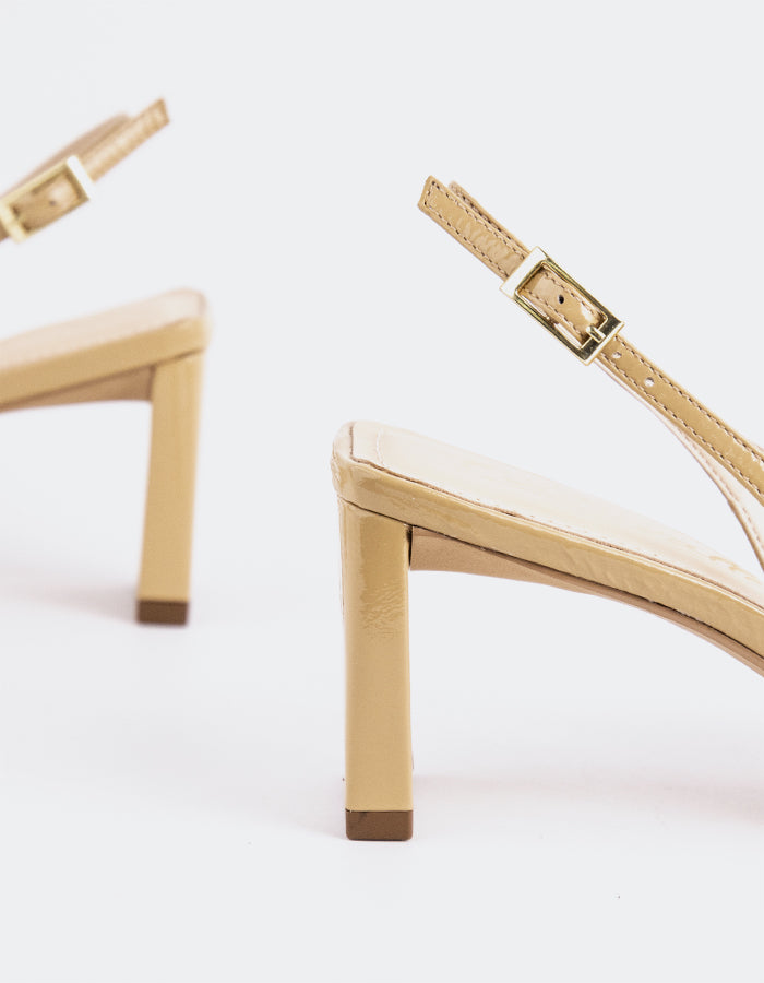 L'INTERVALLE Malina Femmes Escarpins à Bride Arrière Chaussure Chameau Naplack