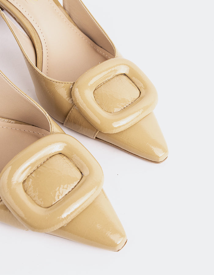 L'INTERVALLE Malina Femmes Escarpins à Bride Arrière Chaussure Chameau Naplack