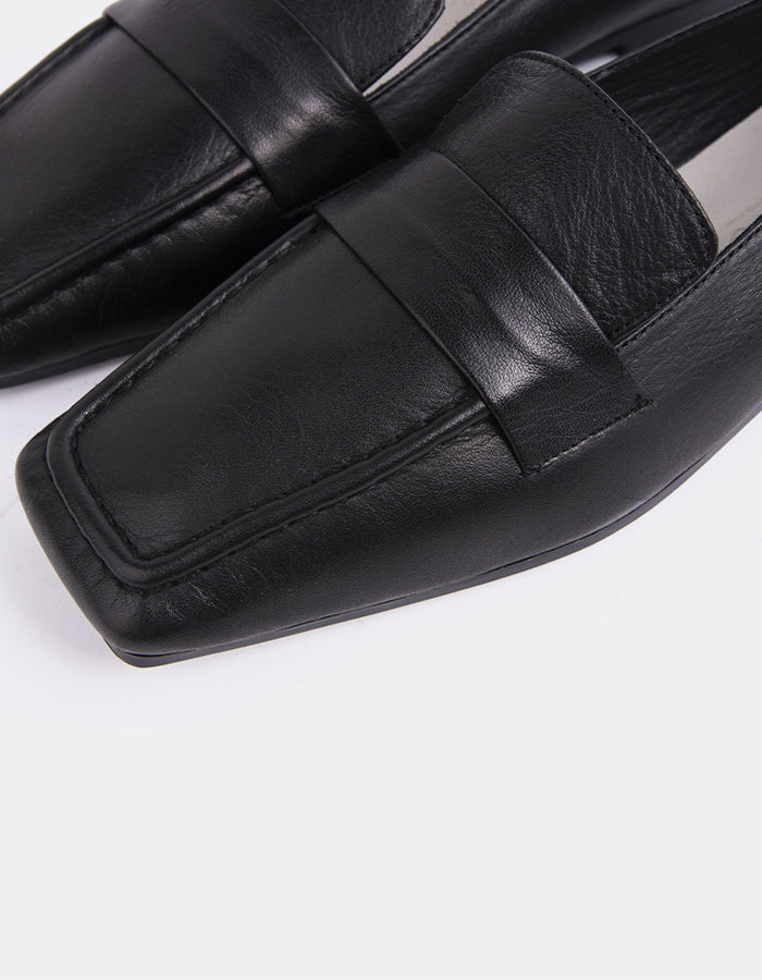 L'INTERVALLE Medici Women's Shoe Loafer Black Leather