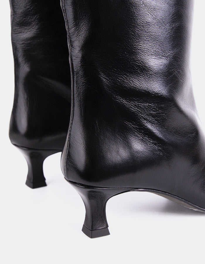 L'INTERVALLE Merit Bottes à tige haute Kitten Heel Boots Noir Leather (6622325243984)