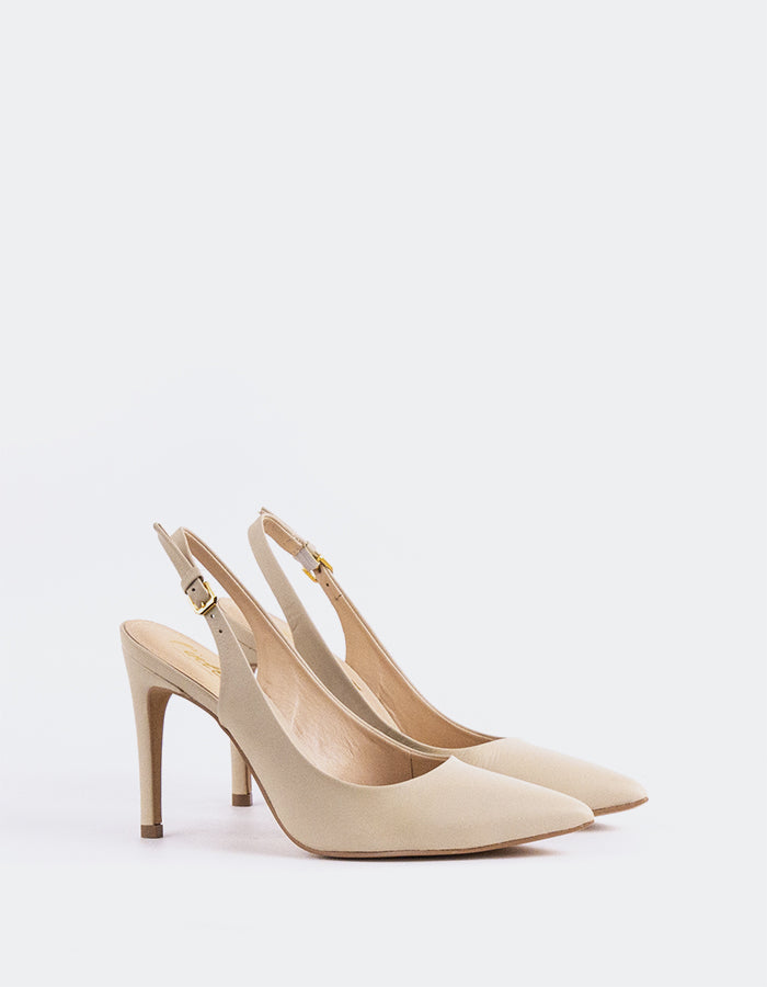 Élégant escarpin à lanières ouvertes

Cet escarpin à bride ouverte, qui reprend de manière sophistiquée une silhouette classique, allie style et stabilité. Doté d'un design élégant et d'une bride réglable pour un ajustement sûr, il offre à la fois élégance et confort tout au long de la journée. Parfaites pour rehausser votre look, que ce soit avec des pantalons, des jupes ou des robes de soirée, ces chaussures polyvalentes passent sans problème du jour à la nuit.

Détail(s) : 

Bout pointu
Escarpins à Bride Arrière

Courroie à boucle ajustable
Talon droit de 3,75 pouces
Nous recommandons la taille