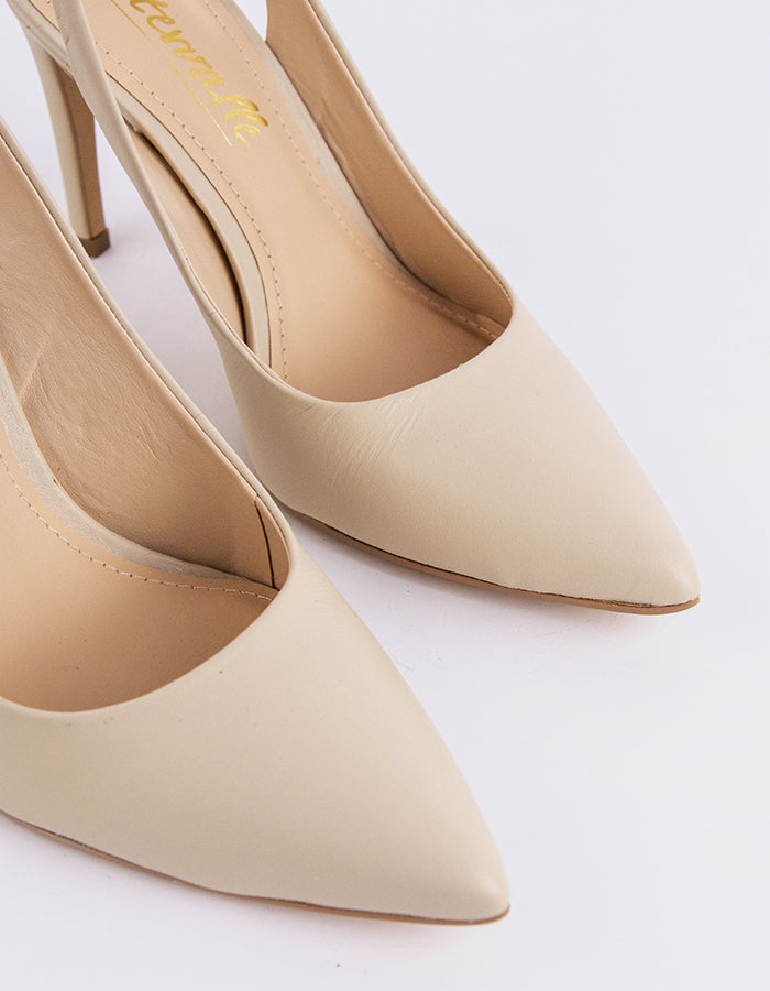 Élégant escarpin à lanières ouvertes

Cet escarpin à bride ouverte, qui reprend de manière sophistiquée une silhouette classique, allie style et stabilité. Doté d'un design élégant et d'une bride réglable pour un ajustement sûr, il offre à la fois élégance et confort tout au long de la journée. Parfaites pour rehausser votre look, que ce soit avec des pantalons, des jupes ou des robes de soirée, ces chaussures polyvalentes passent sans problème du jour à la nuit.

Détail(s) : 

Bout pointu
Escarpins à Bride Arrière

Courroie à boucle ajustable
Talon droit de 3,75 pouces
Nous recommandons la taille