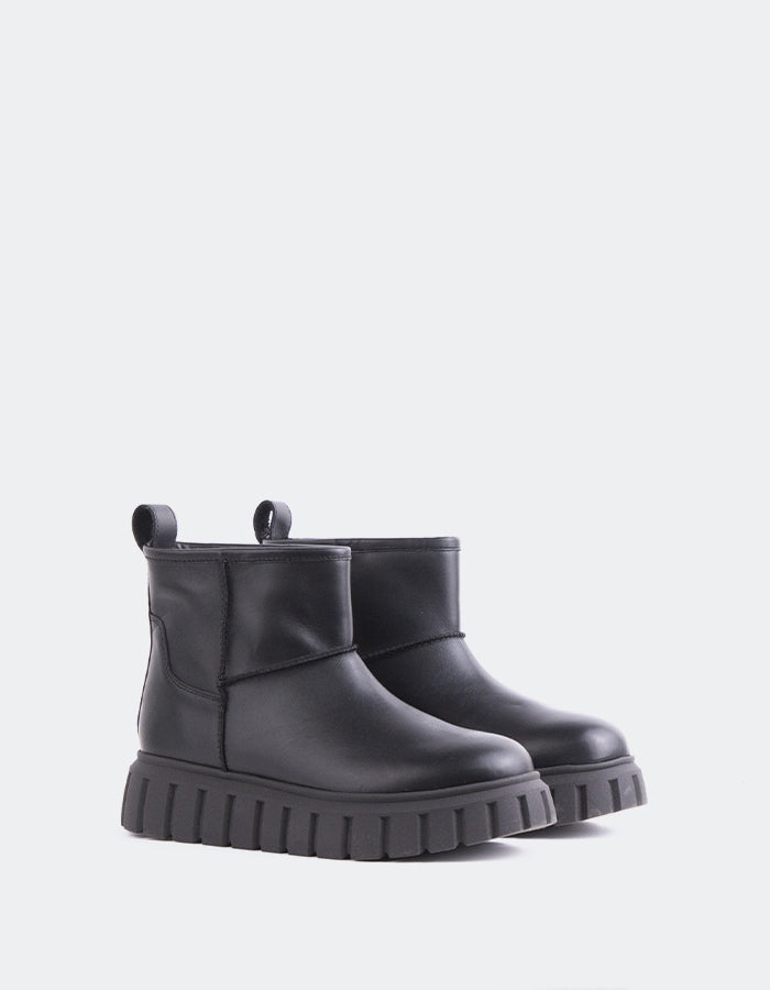 L'INTERVALLE Mortara Femmes Uggs Noir Cuir