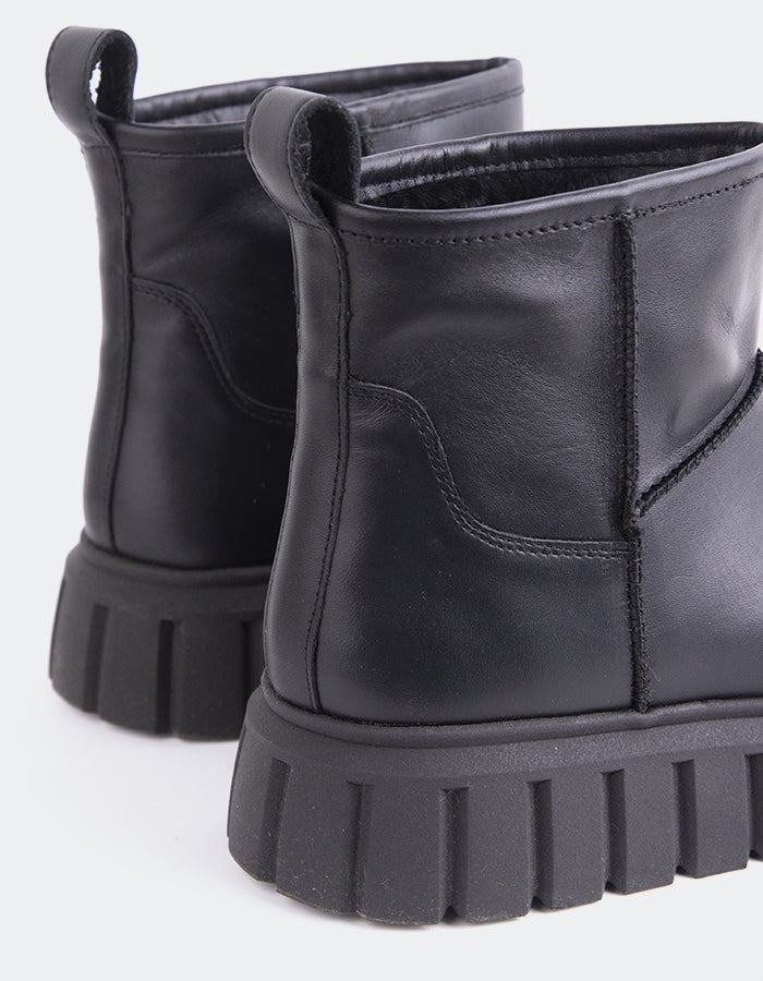 L'INTERVALLE Mortara Femmes Uggs Noir Cuir