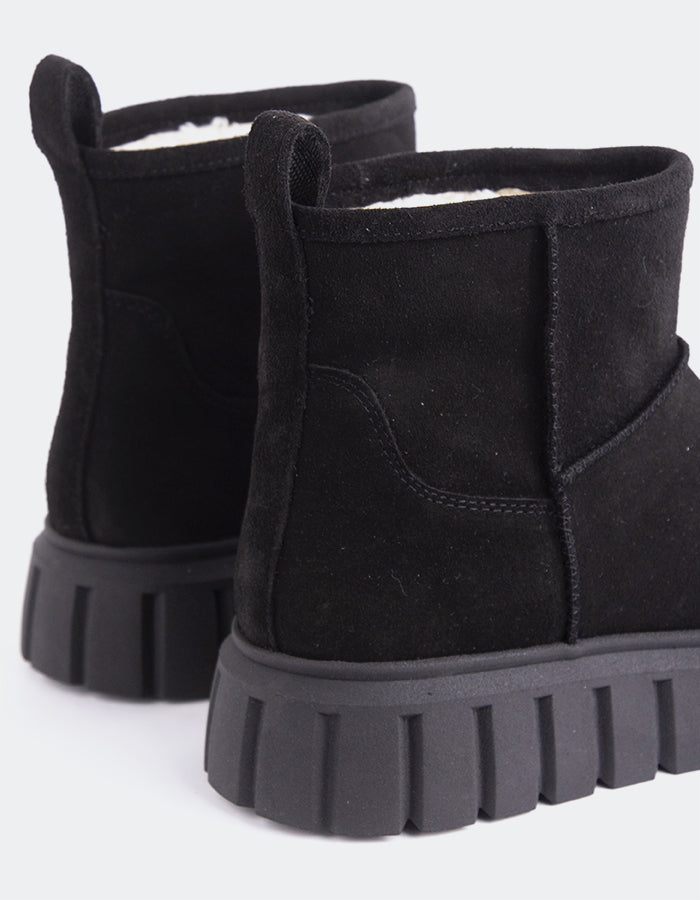 L'INTERVALLE Mortara Uggs pour femmes Noir Suède  (7106415263824)