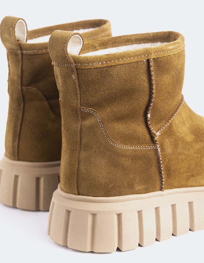 L'INTERVALLE Mortara Uggs pour femmes Brun Suède