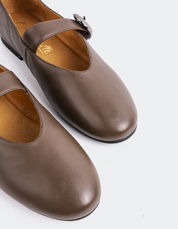 L'INTERVALLE Nikole Chaussures plates  Mary Jane pour femmesBrun