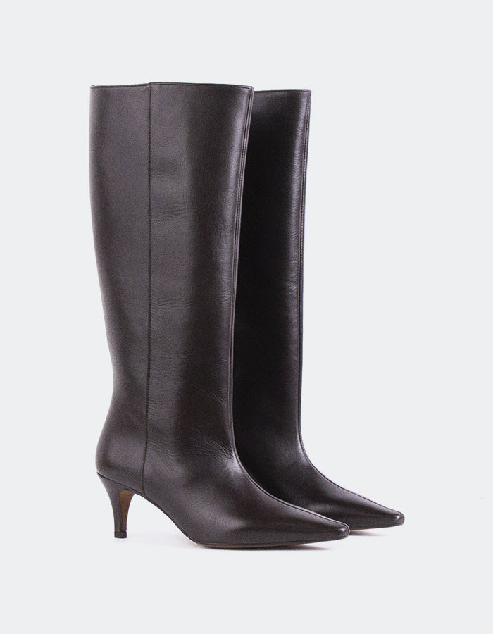 L'INTERVALLE Ostara Bottes à tige haute Kitten Heel Boots Brun Leather (7136266944592)