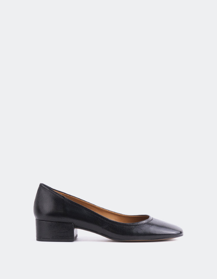 L'INTERVALLE Paisley Women's Pumps Black Vintage Leather