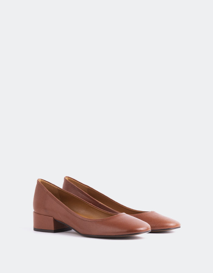 L'INTERVALLE Paisley Women's Pumps Tan Vintage Leather